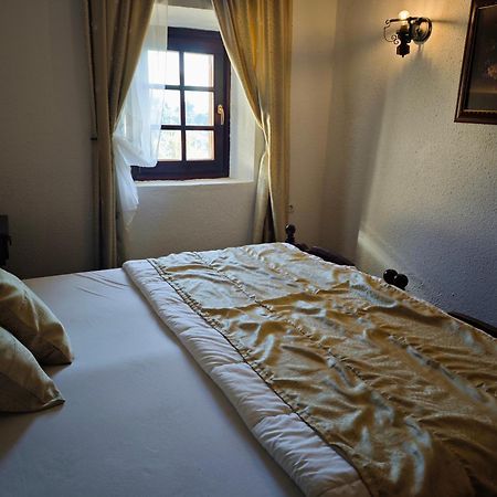 Kulla E Balshajve Otel Ülgün Dış mekan fotoğraf