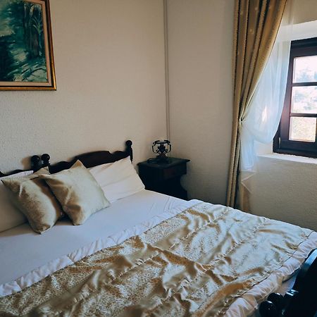 Kulla E Balshajve Otel Ülgün Dış mekan fotoğraf