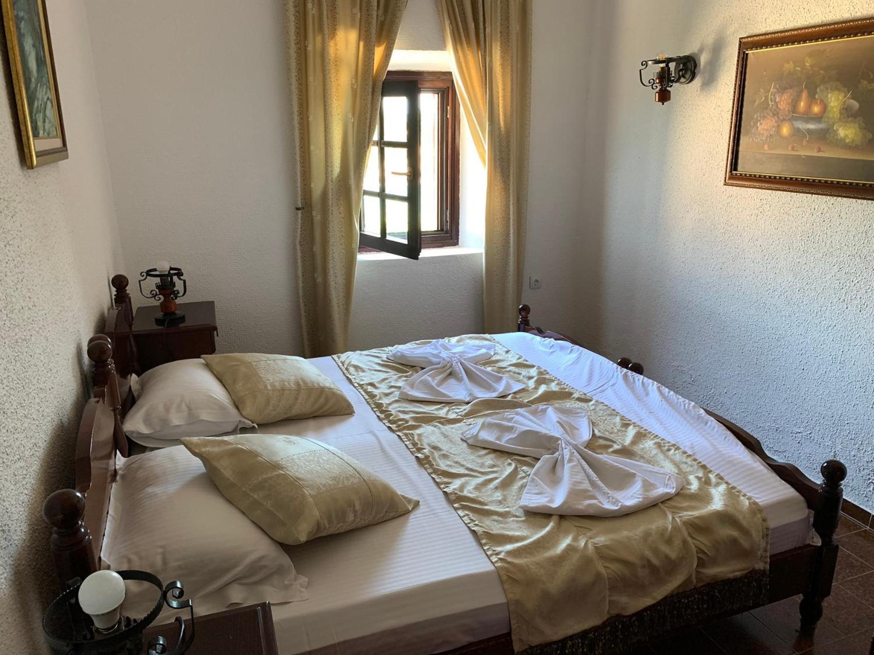 Kulla E Balshajve Otel Ülgün Dış mekan fotoğraf