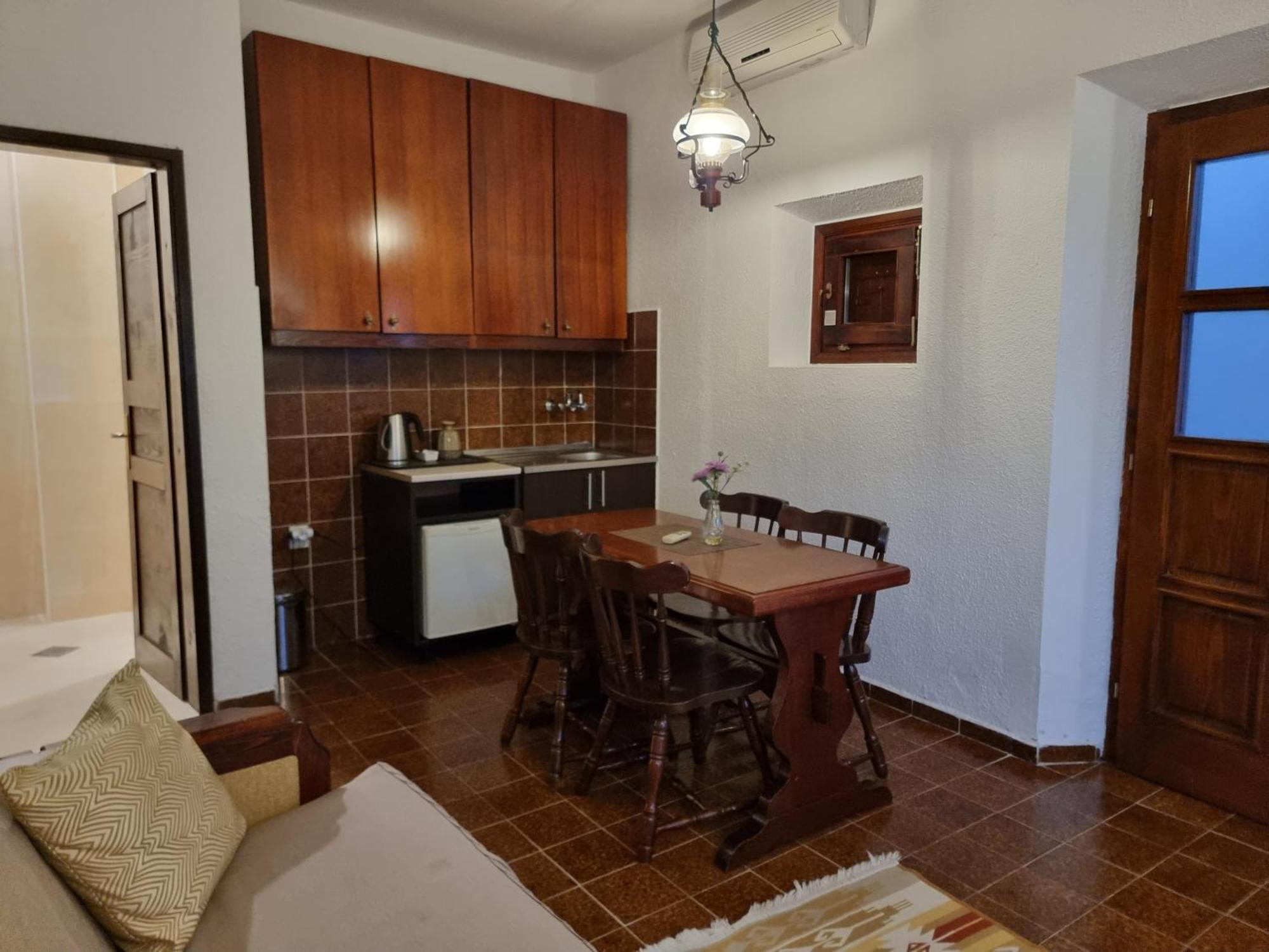 Kulla E Balshajve Otel Ülgün Dış mekan fotoğraf