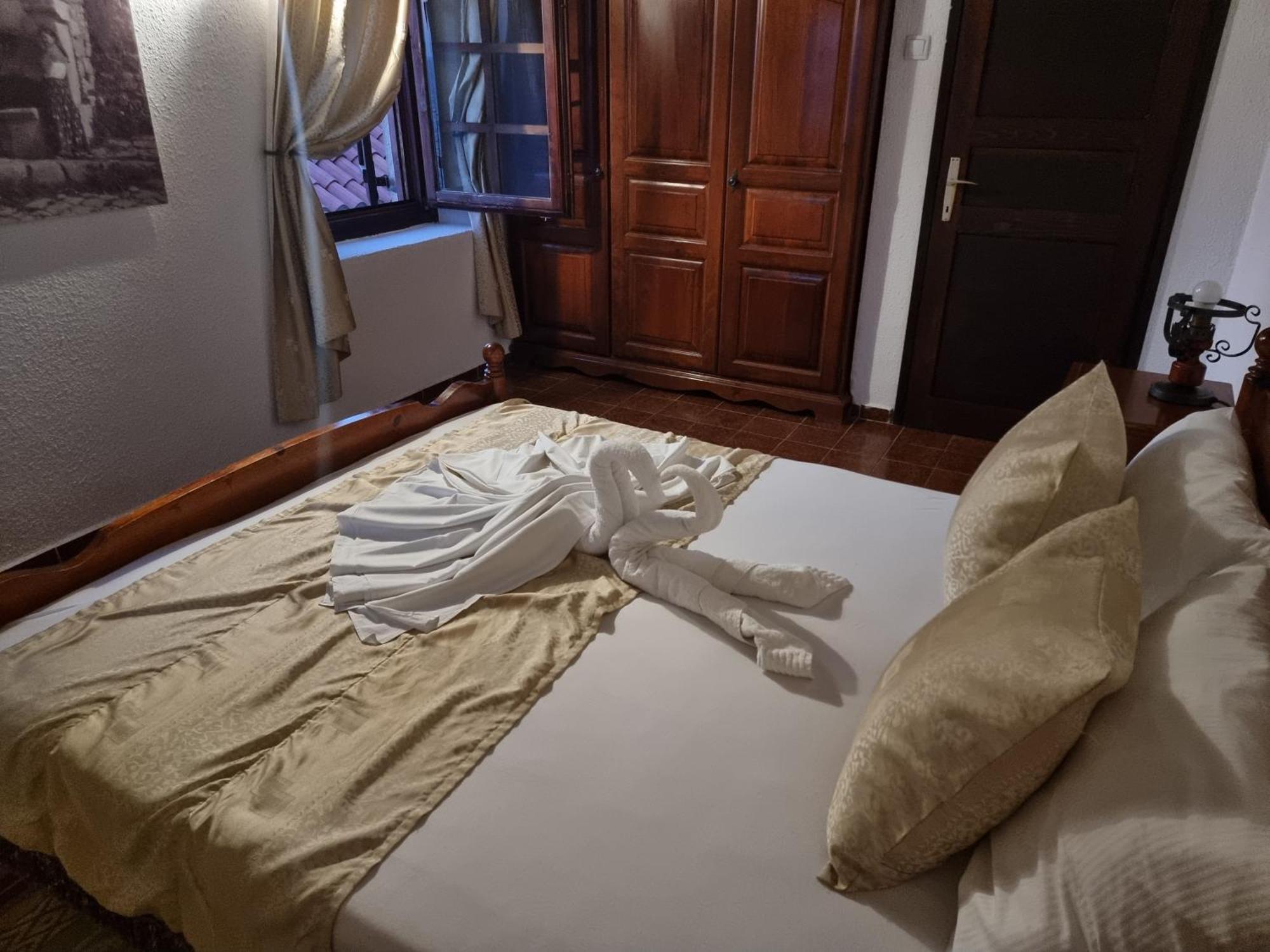 Kulla E Balshajve Otel Ülgün Dış mekan fotoğraf