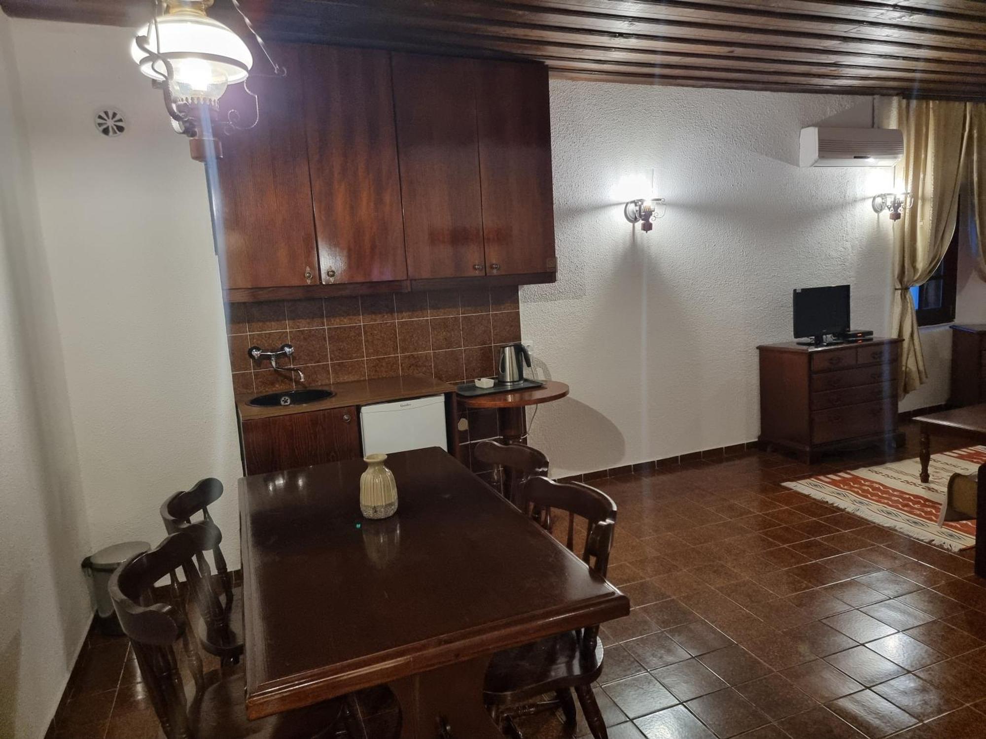 Kulla E Balshajve Otel Ülgün Dış mekan fotoğraf