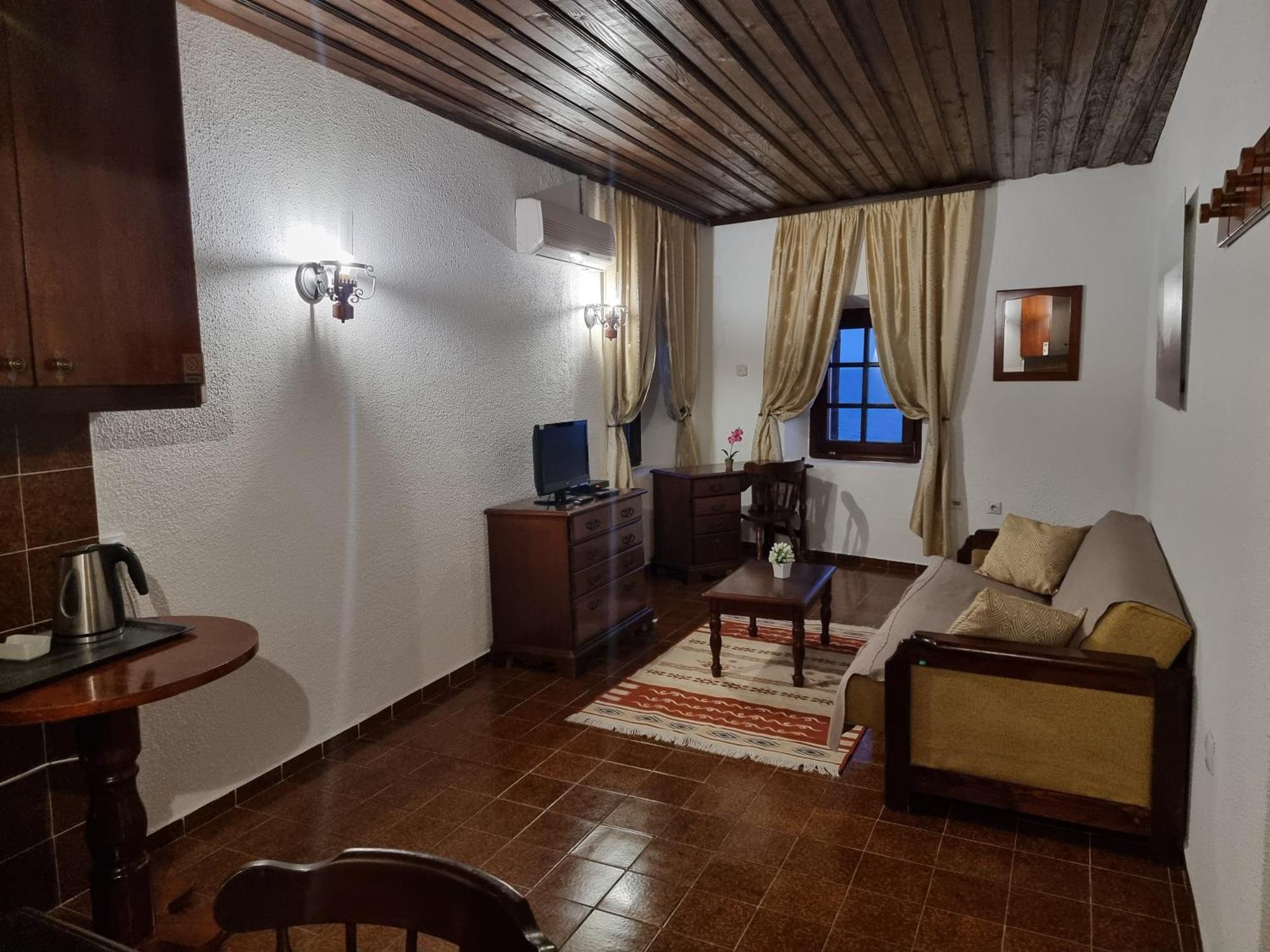 Kulla E Balshajve Otel Ülgün Dış mekan fotoğraf