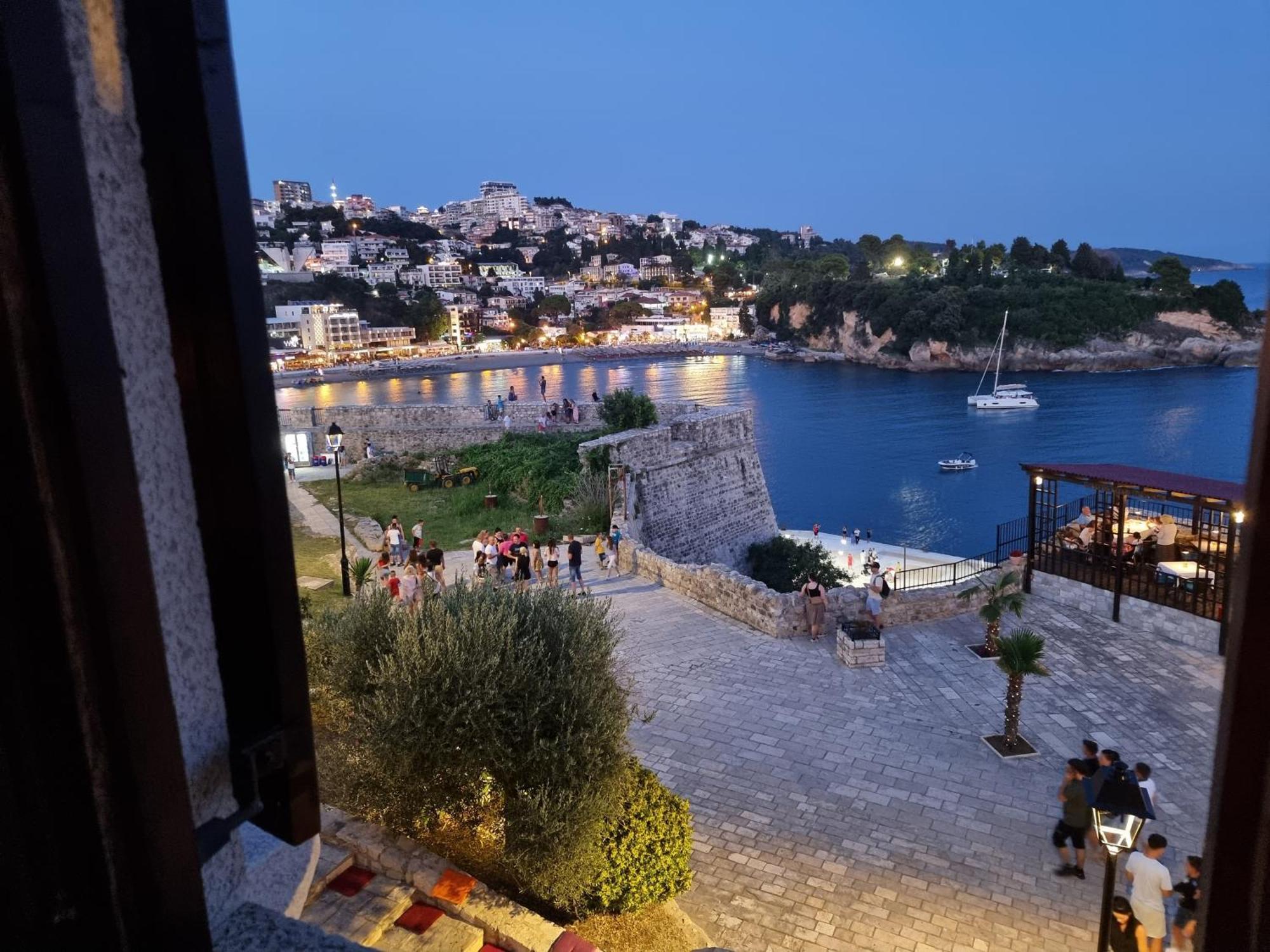 Kulla E Balshajve Otel Ülgün Dış mekan fotoğraf
