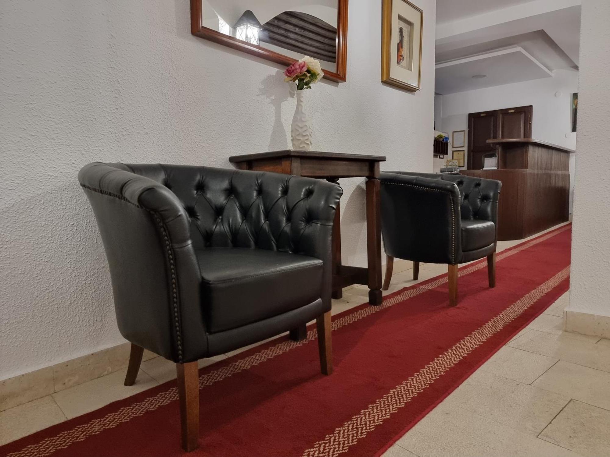 Kulla E Balshajve Otel Ülgün Dış mekan fotoğraf