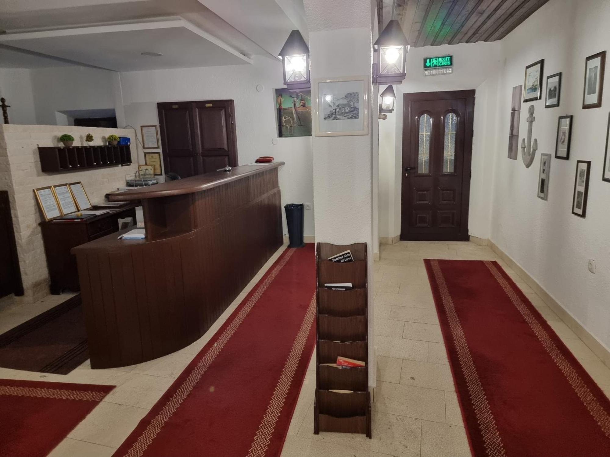 Kulla E Balshajve Otel Ülgün Dış mekan fotoğraf