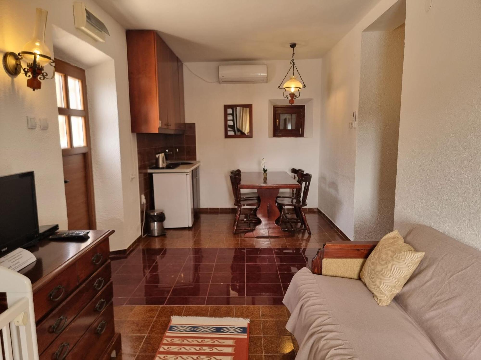 Kulla E Balshajve Otel Ülgün Dış mekan fotoğraf