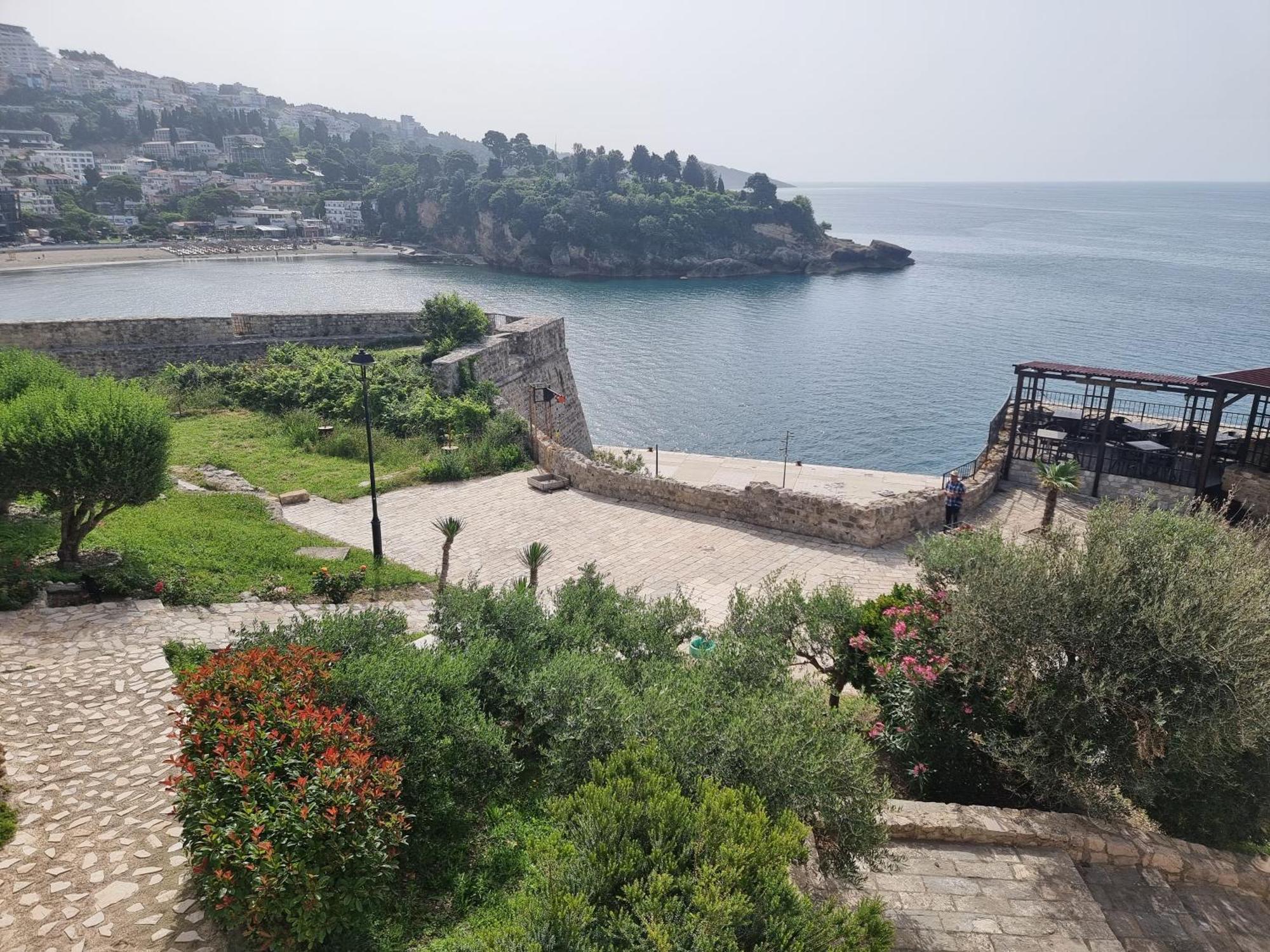 Kulla E Balshajve Otel Ülgün Dış mekan fotoğraf