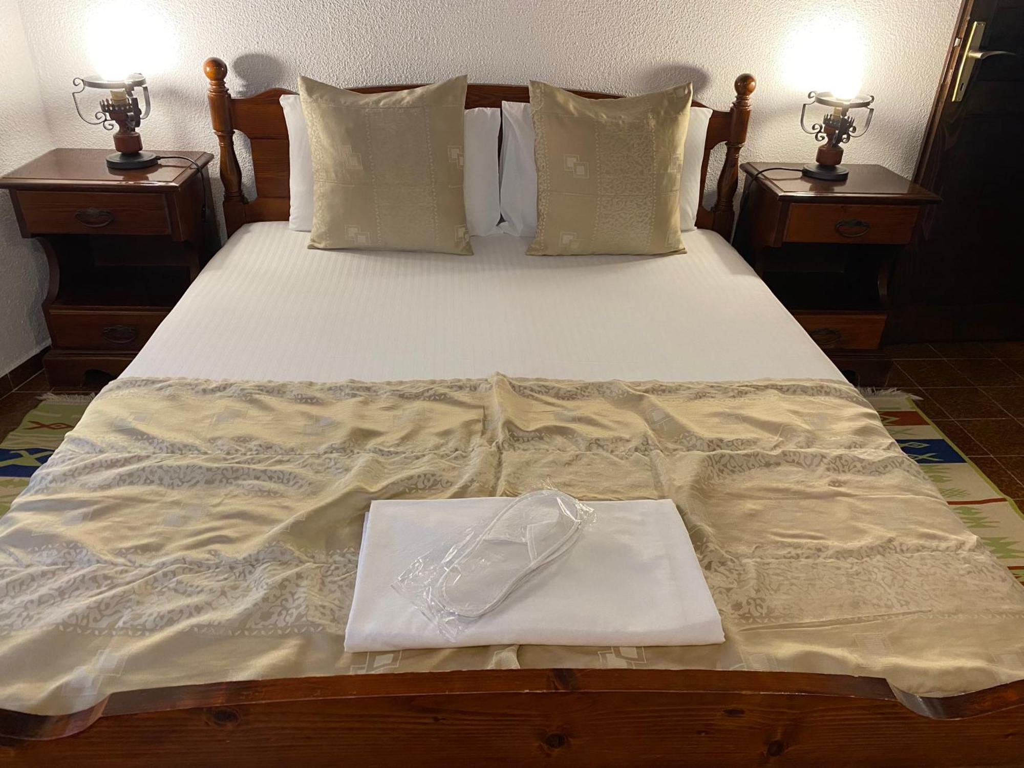 Kulla E Balshajve Otel Ülgün Dış mekan fotoğraf