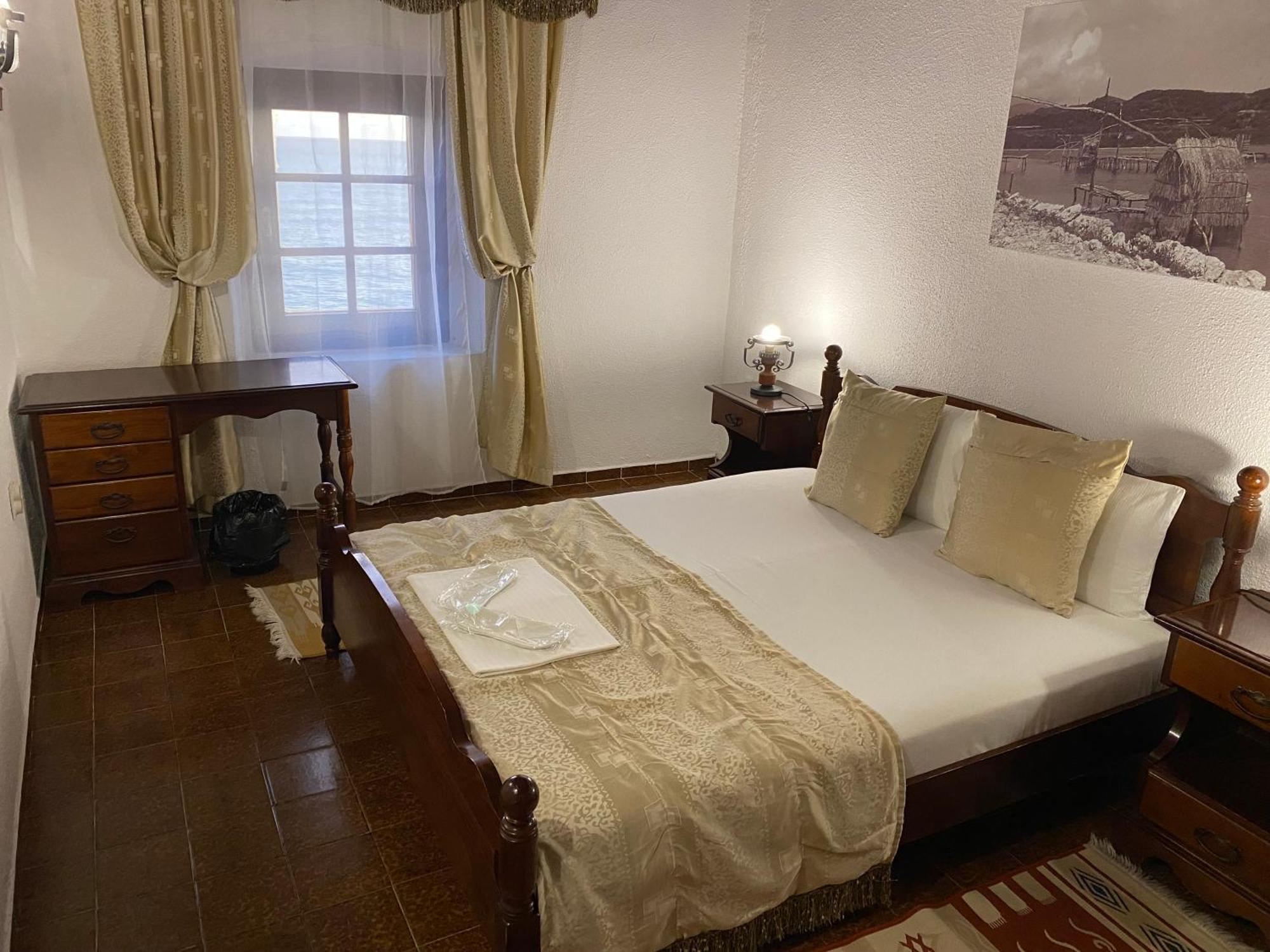 Kulla E Balshajve Otel Ülgün Dış mekan fotoğraf