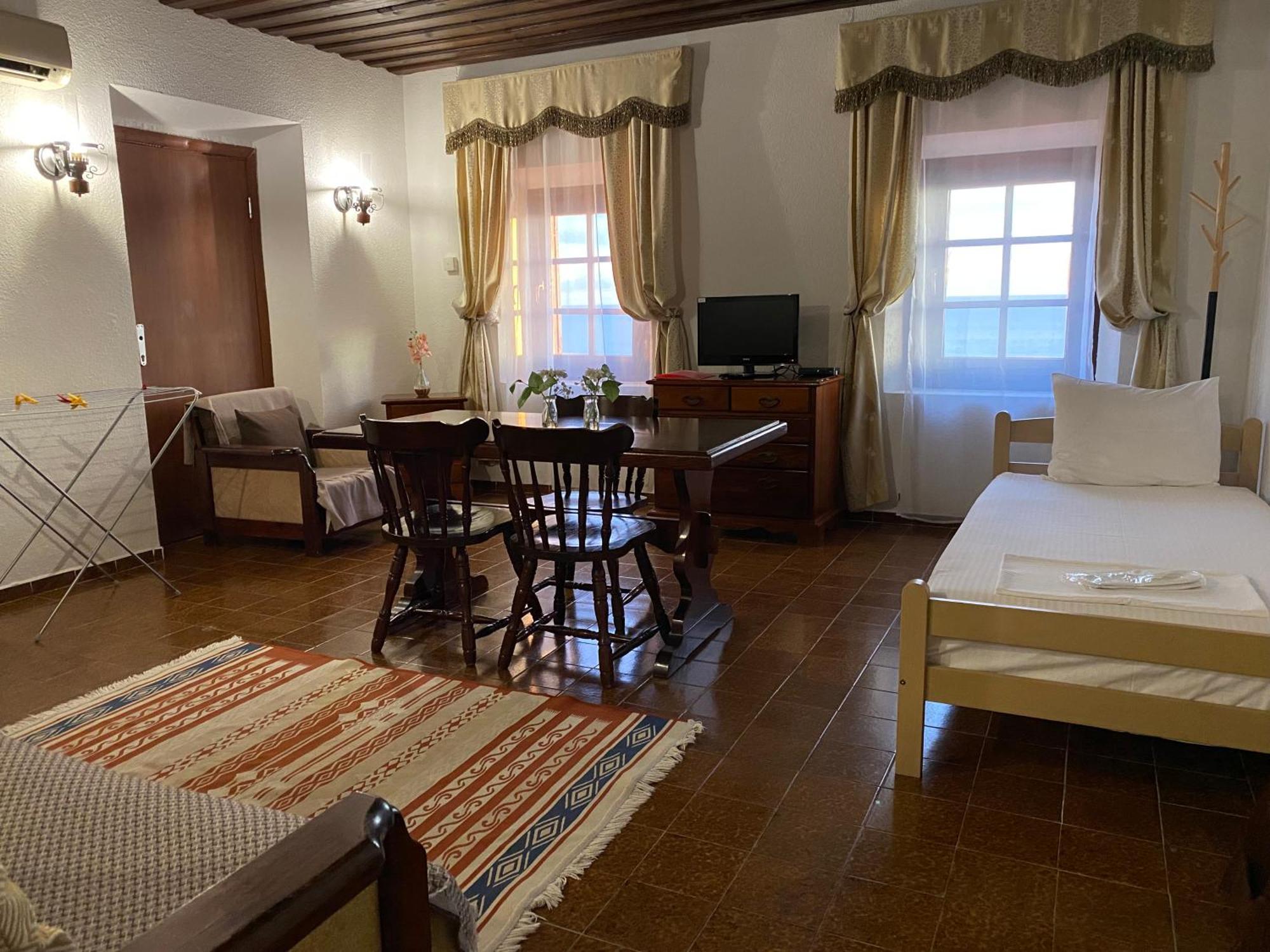 Kulla E Balshajve Otel Ülgün Dış mekan fotoğraf