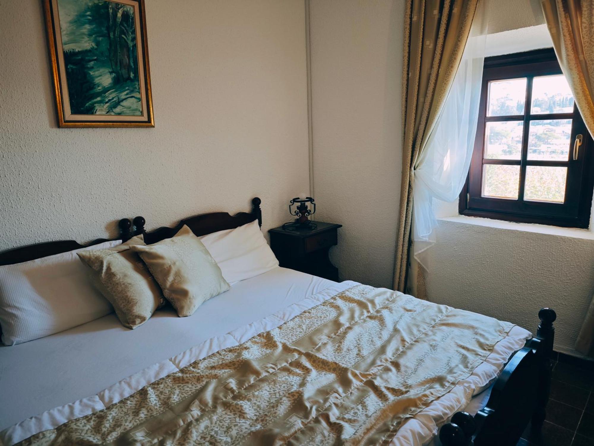 Kulla E Balshajve Otel Ülgün Dış mekan fotoğraf