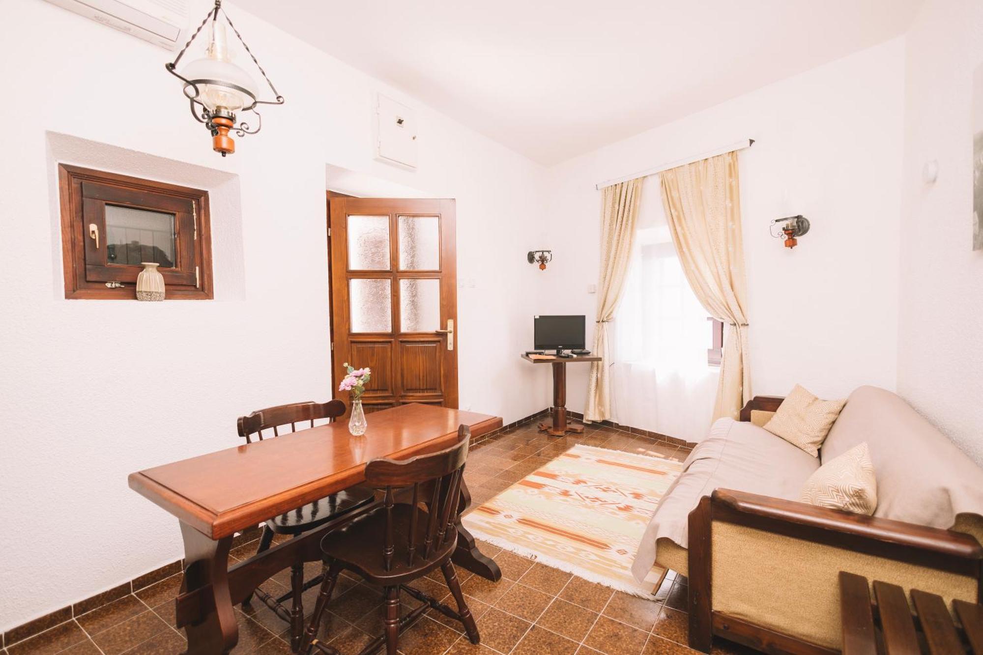 Kulla E Balshajve Otel Ülgün Dış mekan fotoğraf