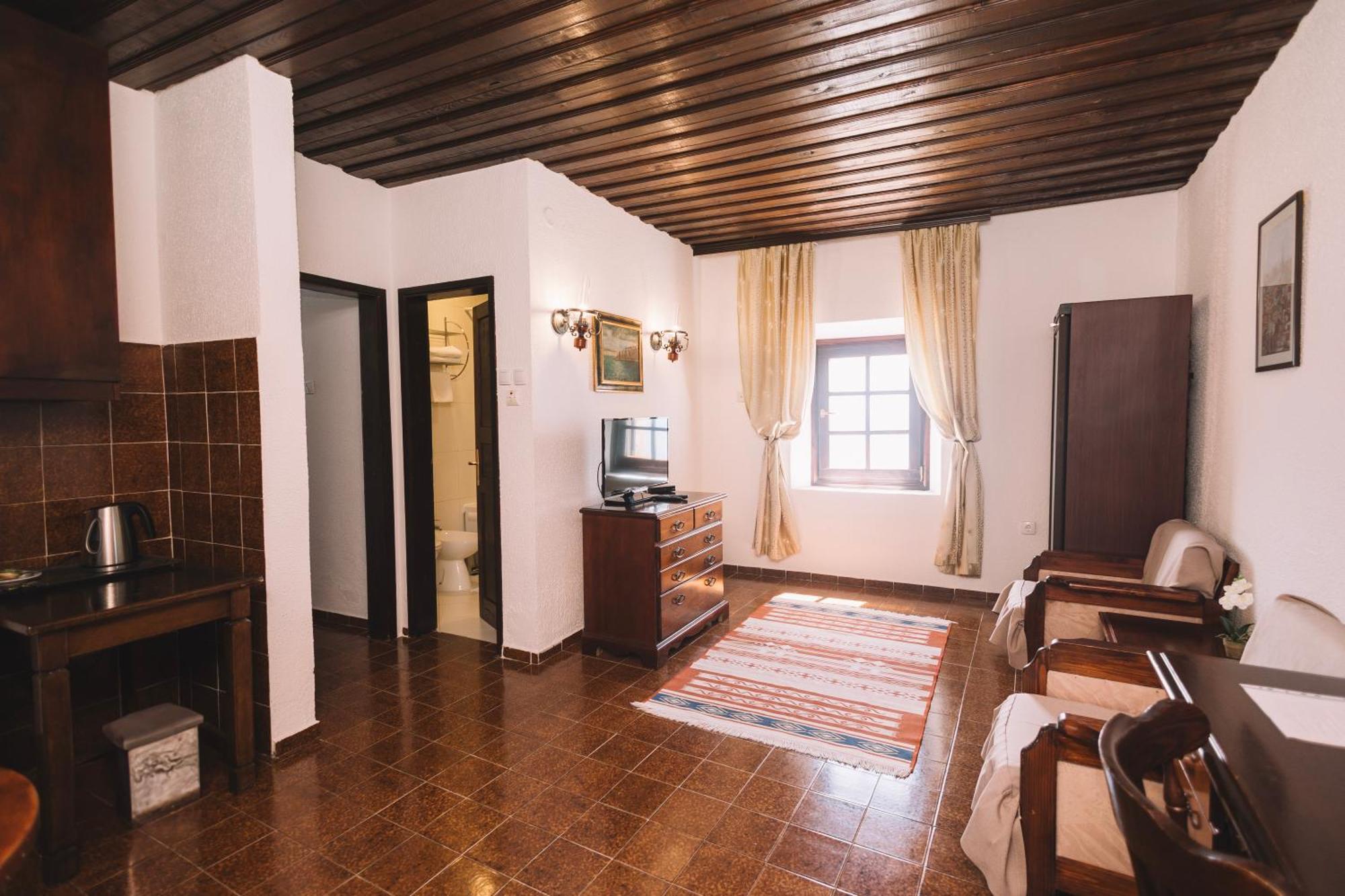 Kulla E Balshajve Otel Ülgün Dış mekan fotoğraf