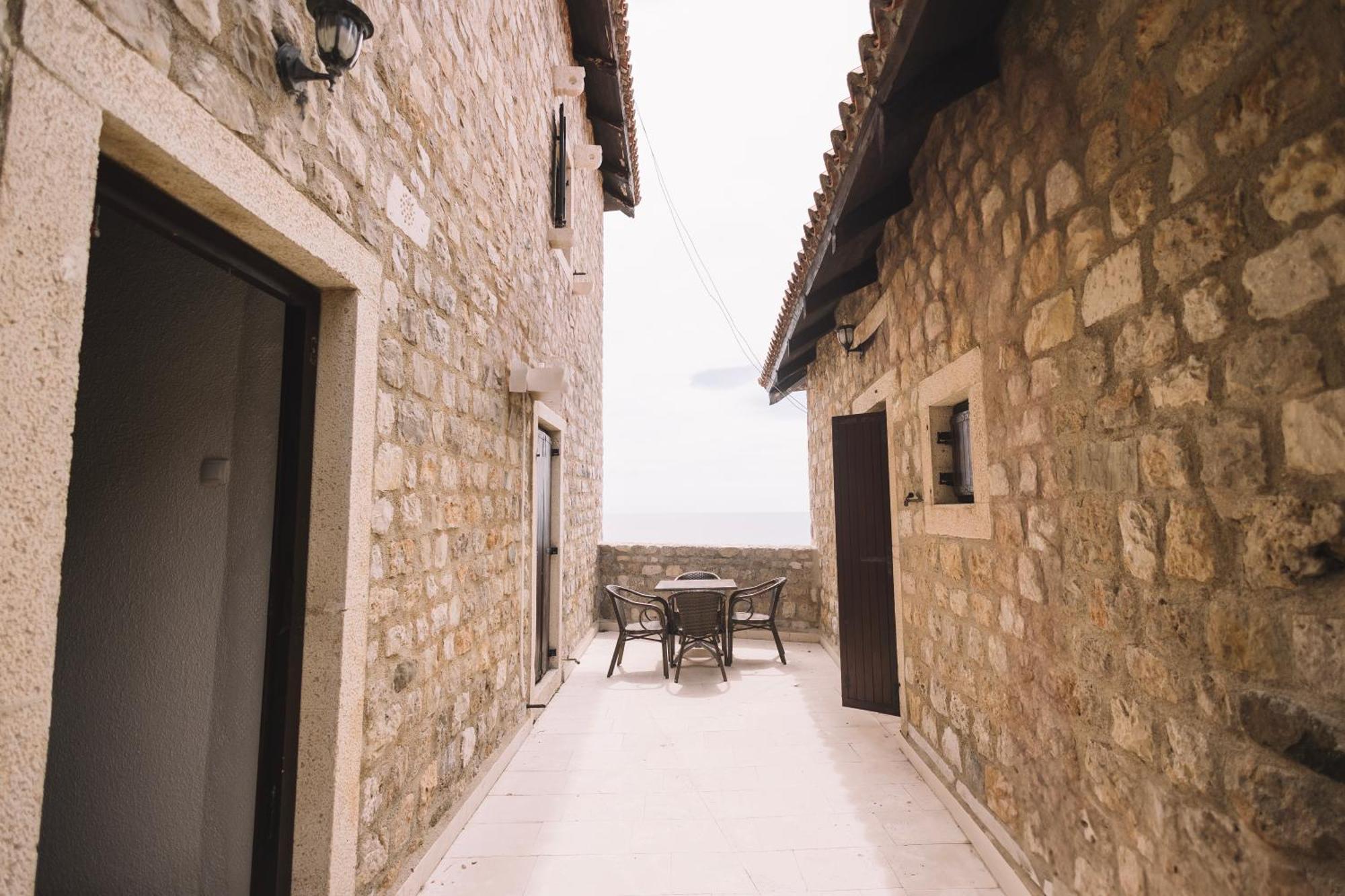 Kulla E Balshajve Otel Ülgün Dış mekan fotoğraf