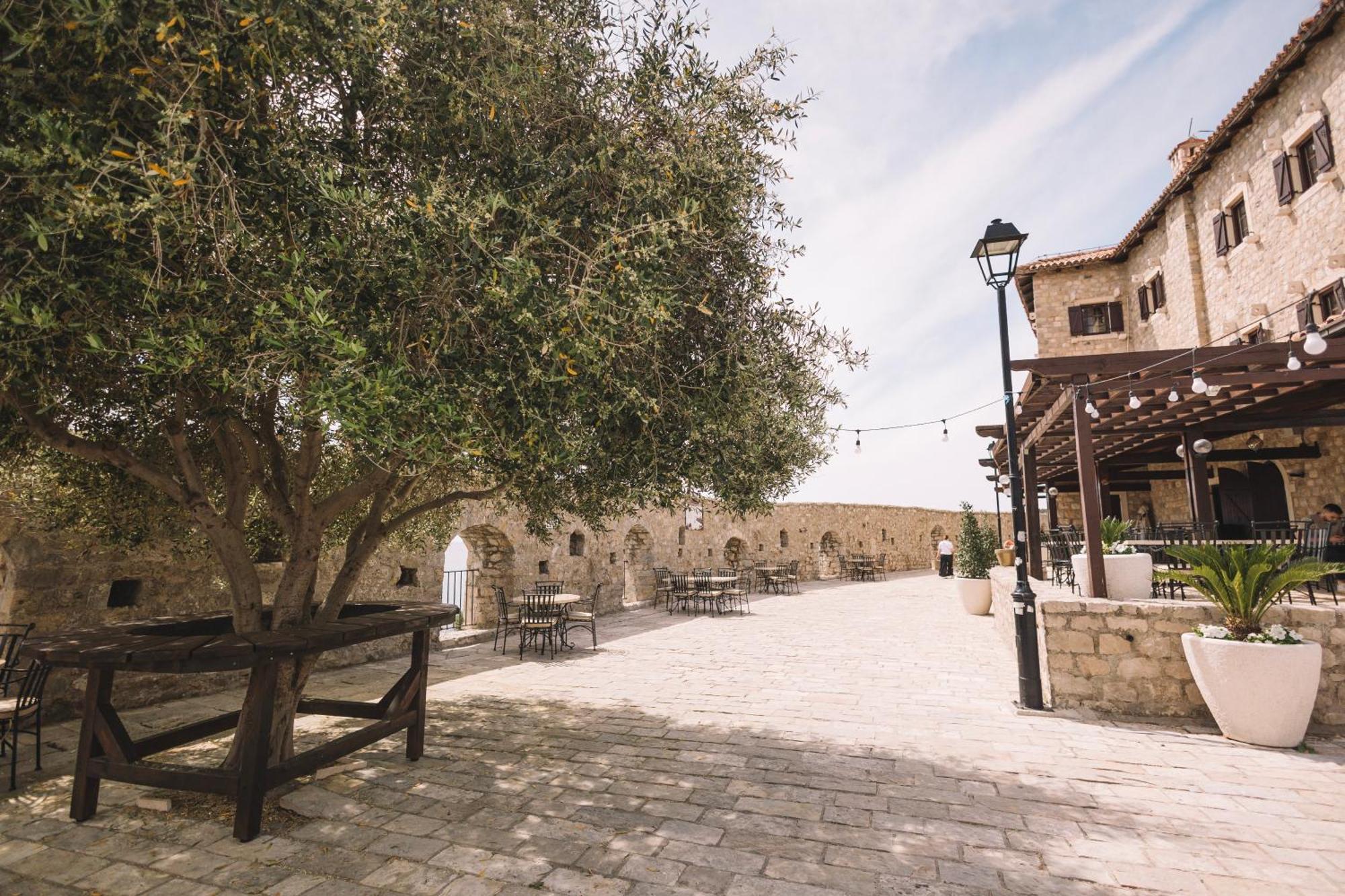 Kulla E Balshajve Otel Ülgün Dış mekan fotoğraf