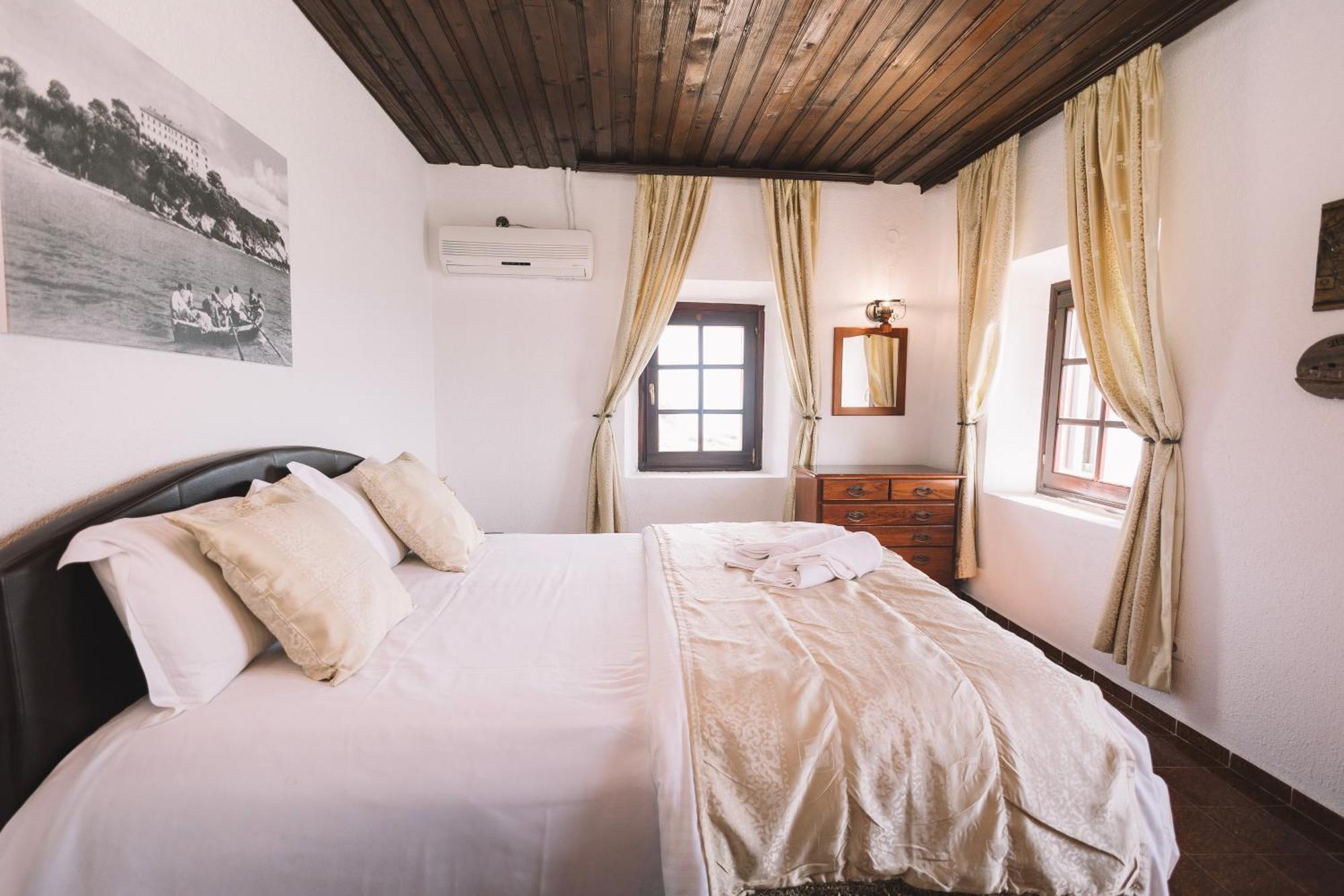 Kulla E Balshajve Otel Ülgün Dış mekan fotoğraf