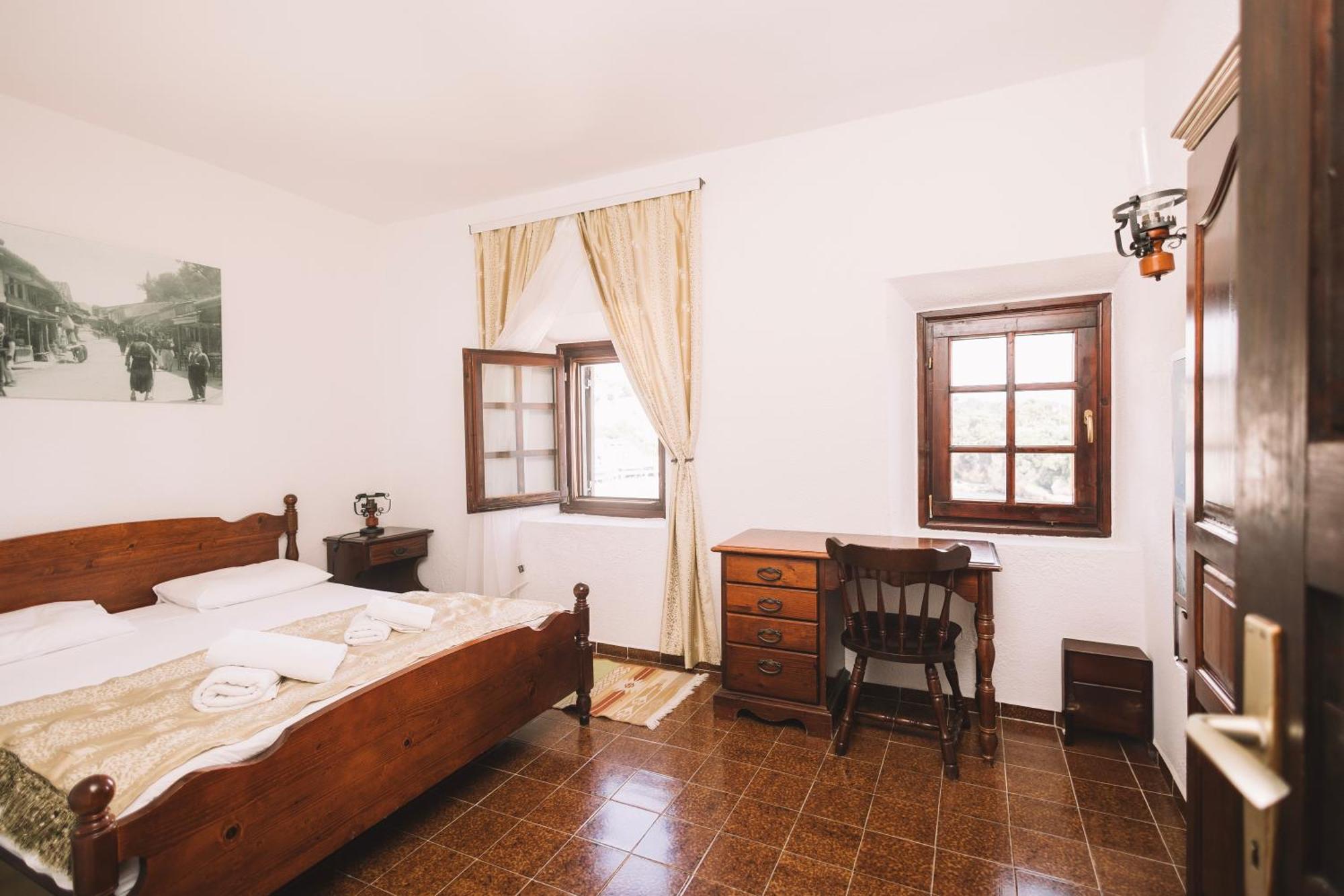 Kulla E Balshajve Otel Ülgün Dış mekan fotoğraf